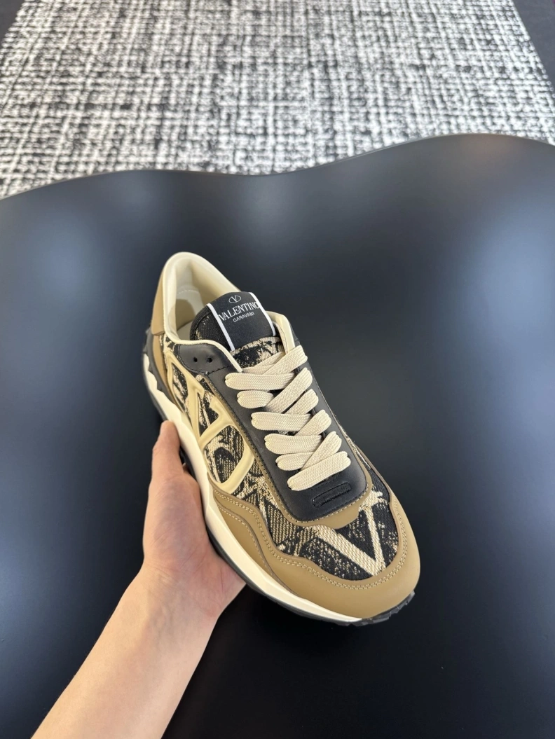 Gxvxnchy Sneakers EasyMatch 151983