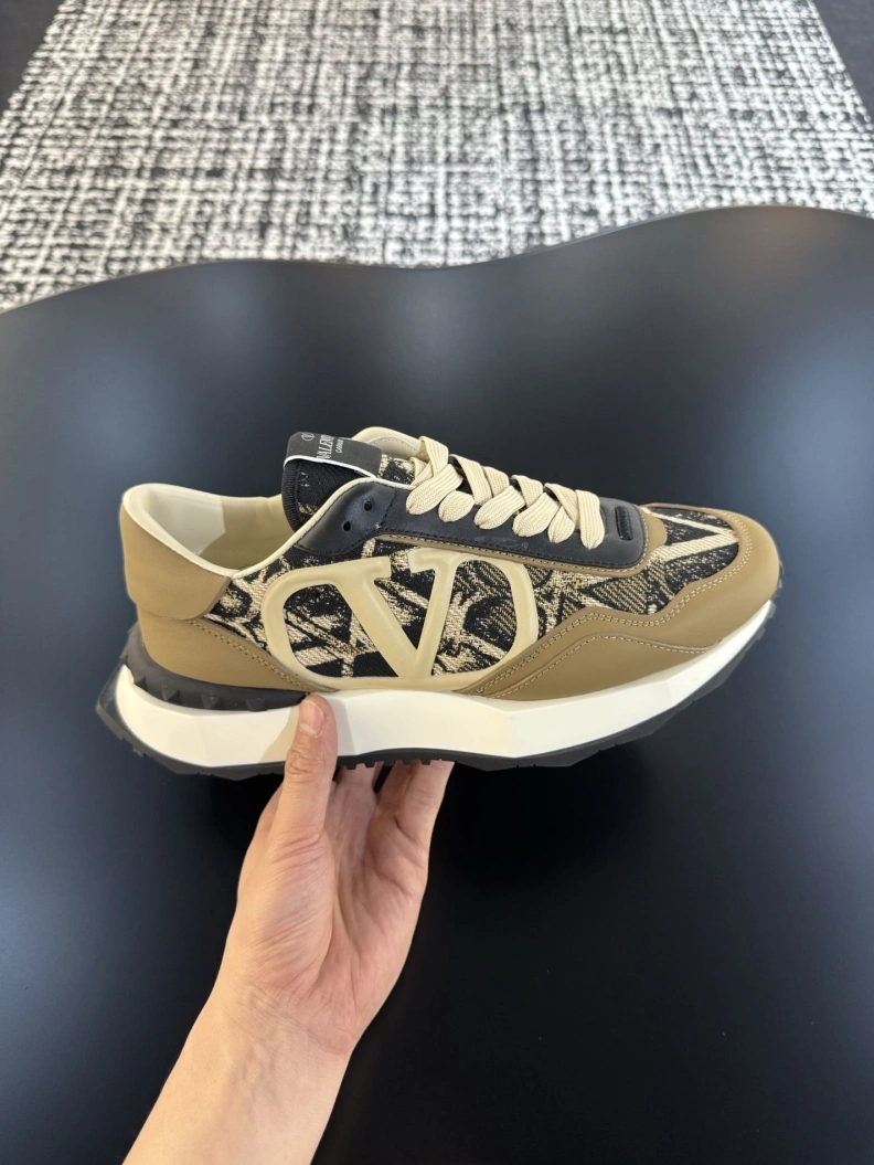 Gxvxnchy Sneakers EasyMatch 151983