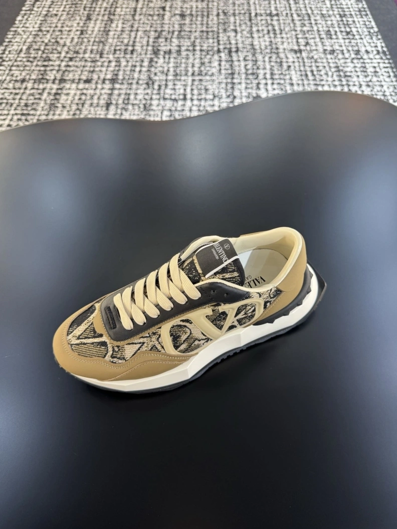 Gxvxnchy Sneakers EasyMatch 151983