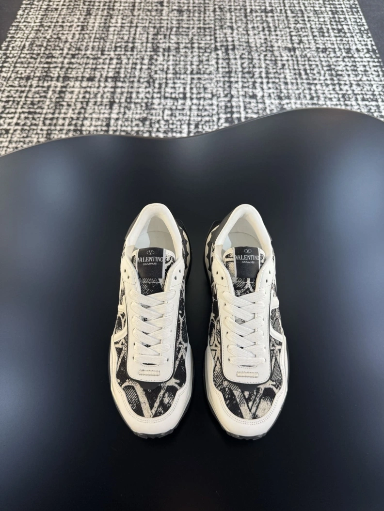 Minimalist Gxvxnchy Sneakers 151970
