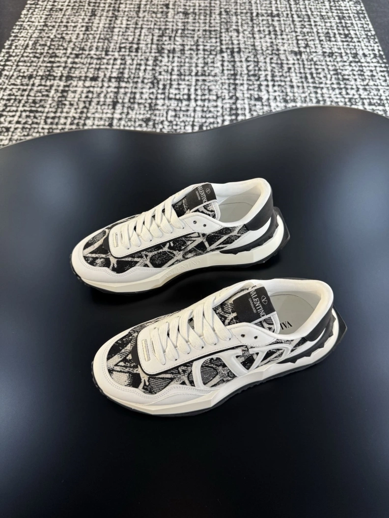 Minimalist Gxvxnchy Sneakers 151970