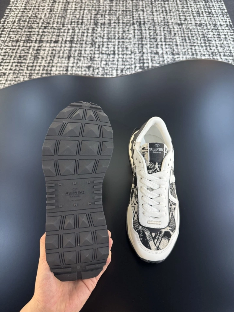 Minimalist Gxvxnchy Sneakers 151970
