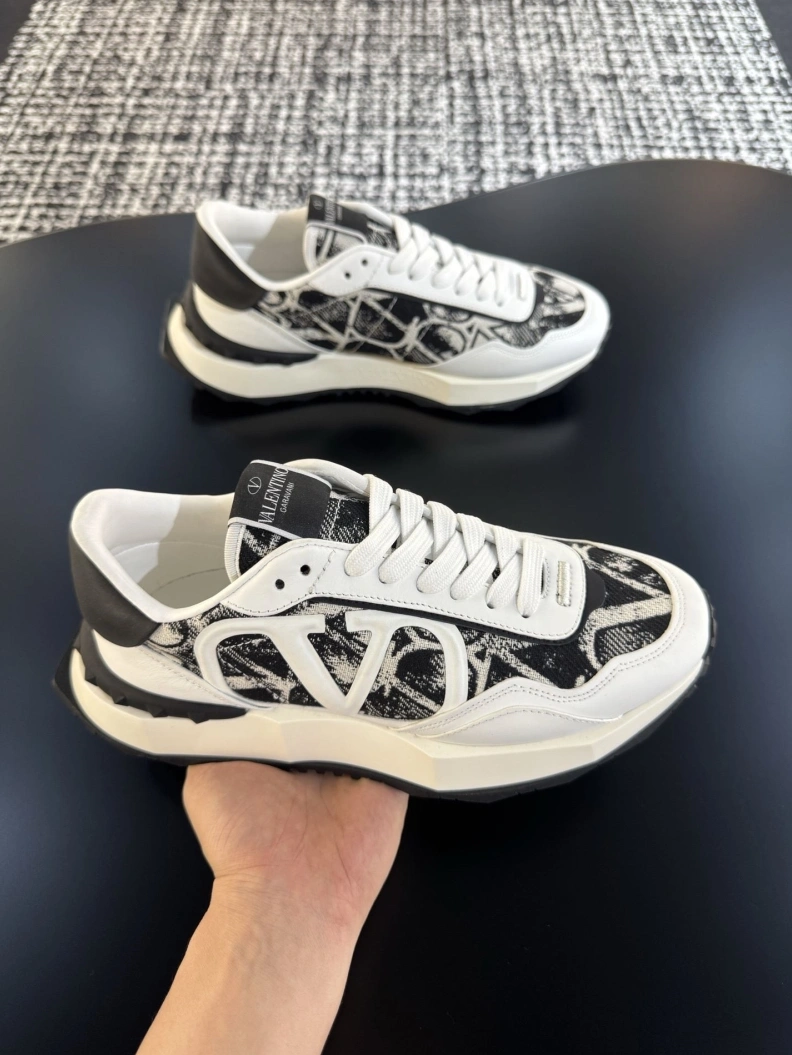 Minimalist Gxvxnchy Sneakers 151970