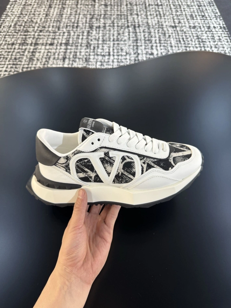 Minimalist Gxvxnchy Sneakers 151970