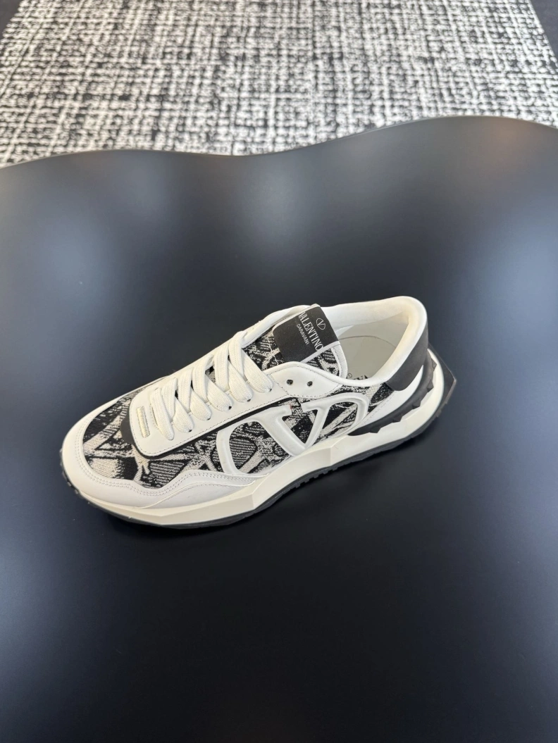Minimalist Gxvxnchy Sneakers 151970