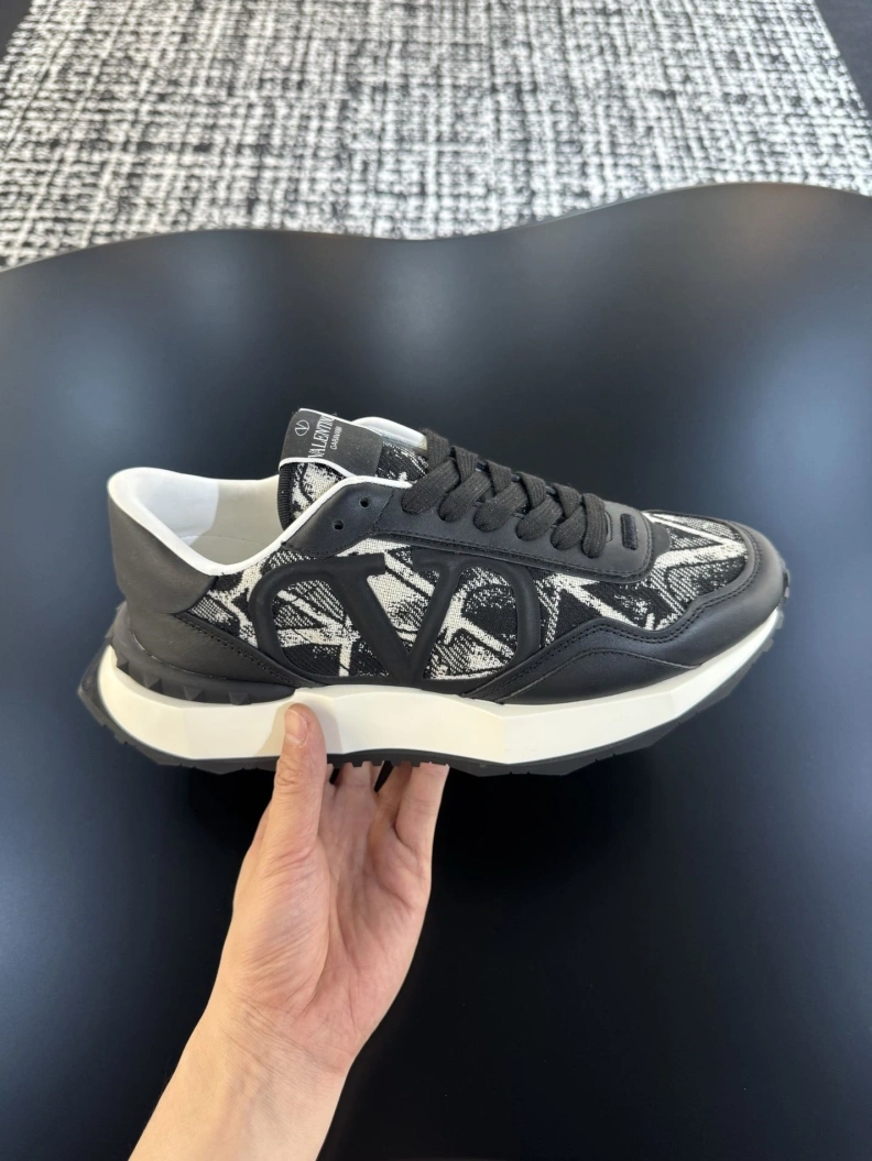 Gxvxnchy Sneakers Cozy 151966