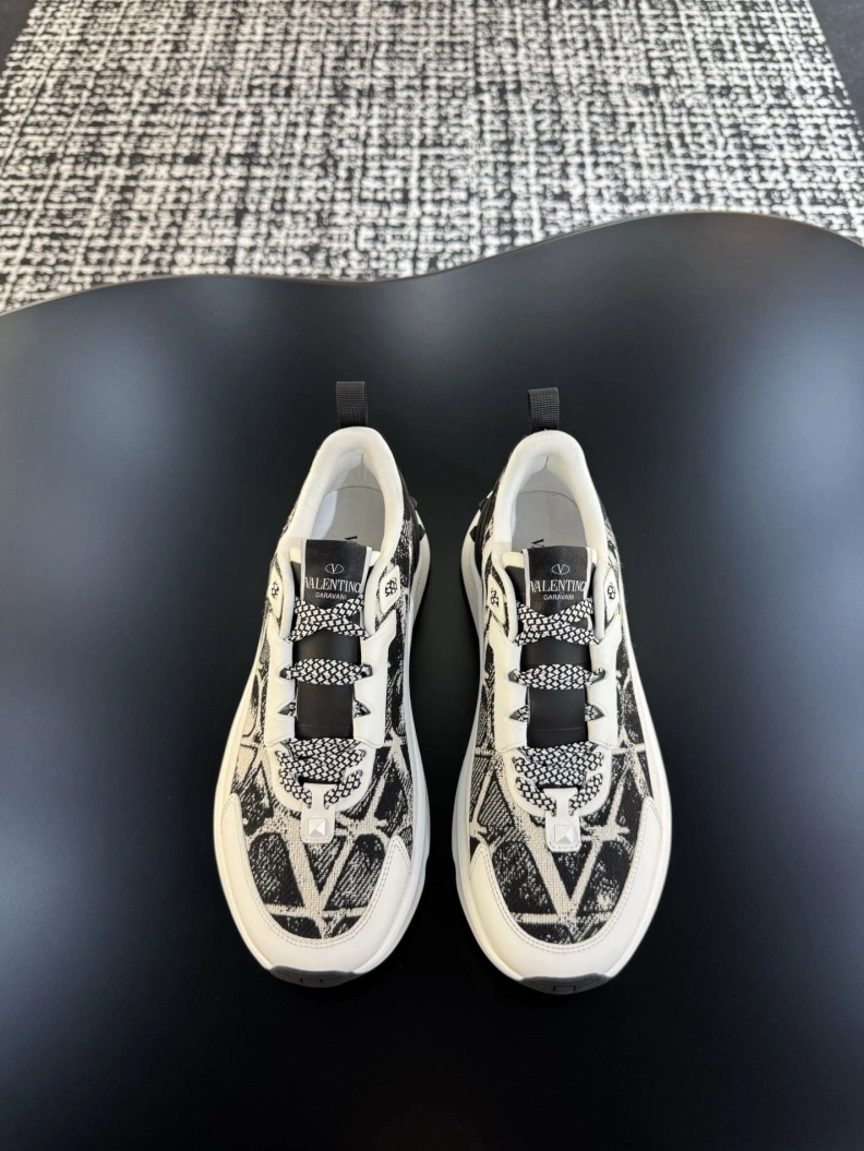 Gxvxnchy Sneakers Sleek 151971