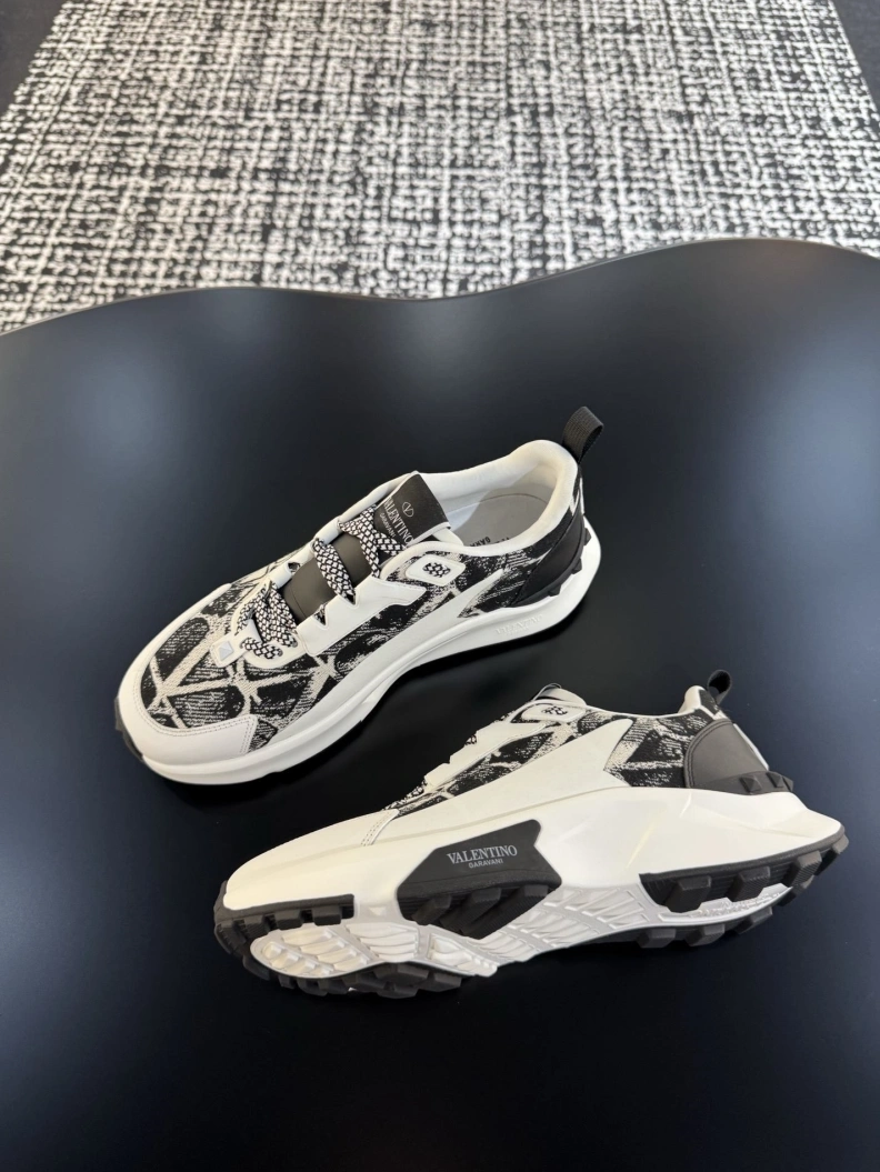 Gxvxnchy Sneakers Sleek 151971