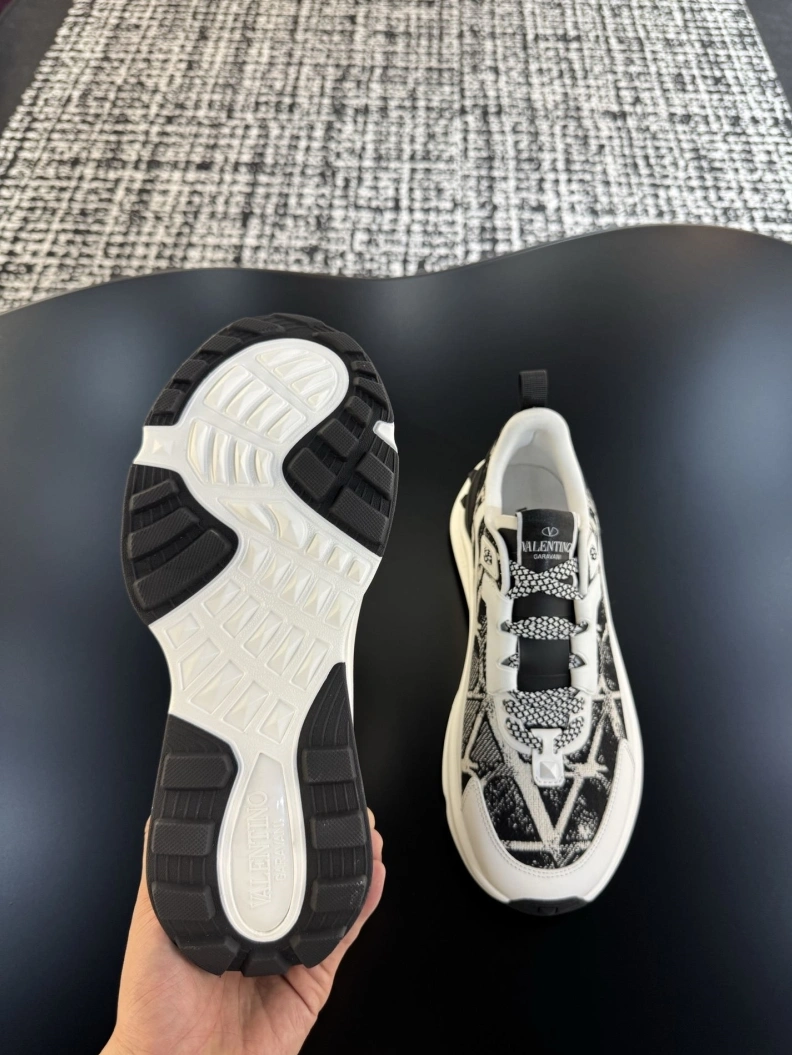Gxvxnchy Sneakers Sleek 151971