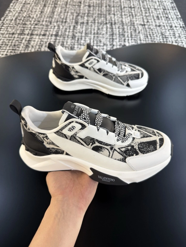 Gxvxnchy Sneakers Sleek 151971
