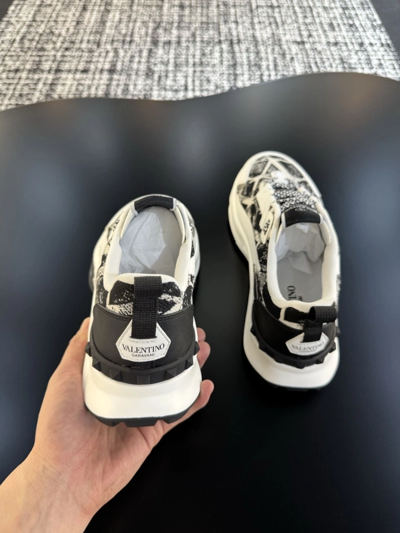 Gxvxnchy Sneakers Sleek 151971