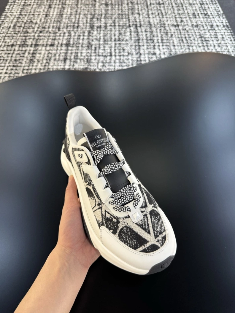 Gxvxnchy Sneakers Sleek 151971