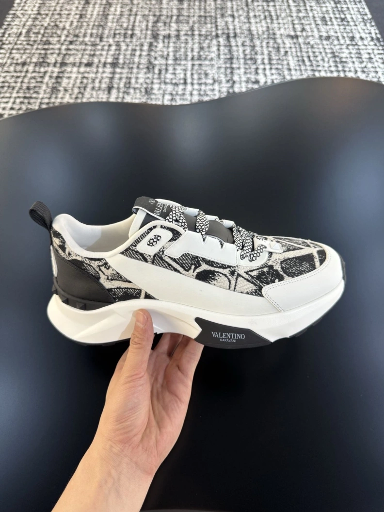 Gxvxnchy Sneakers Sleek 151971