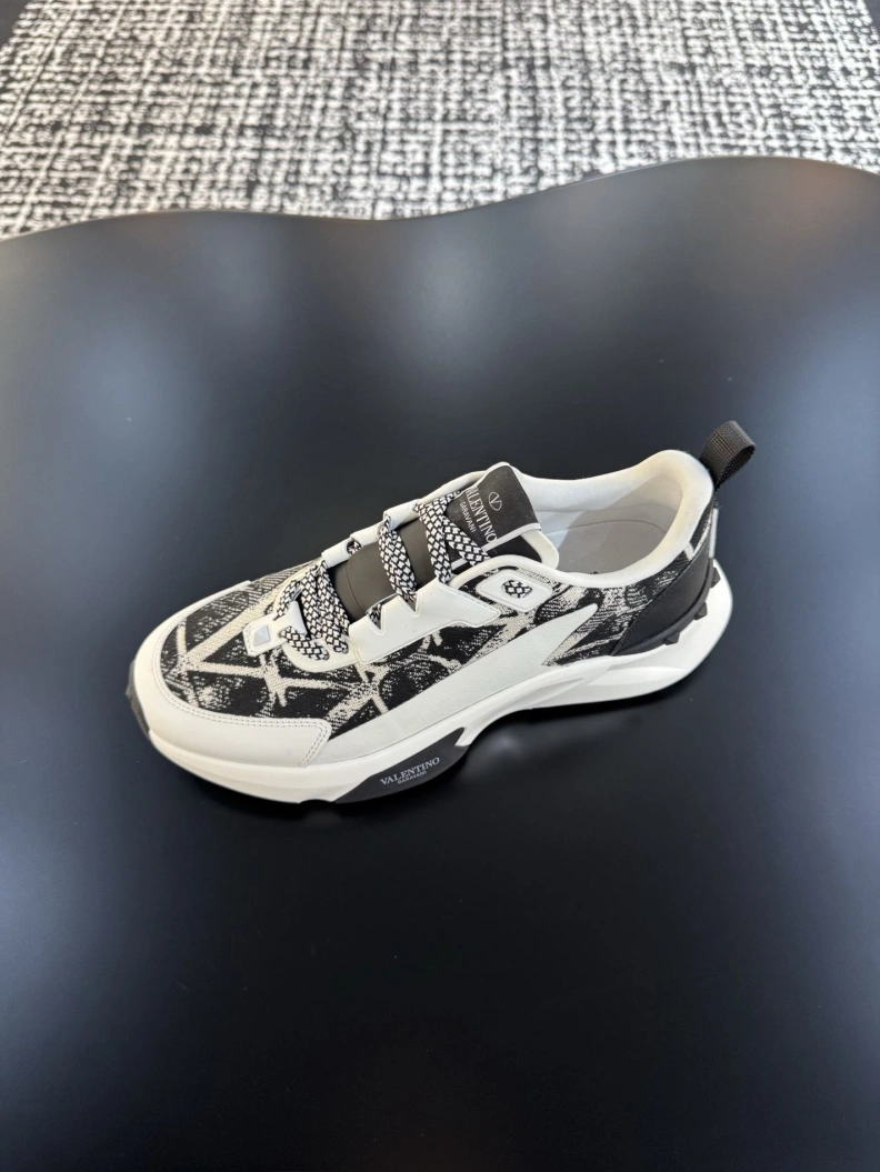 Gxvxnchy Sneakers Sleek 151971
