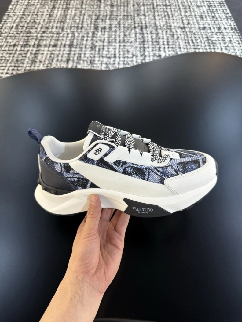 Bold Gxvxnchy Sneakers 151988