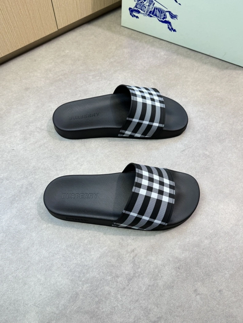 Functional Bxrbxrry Slippers 114507