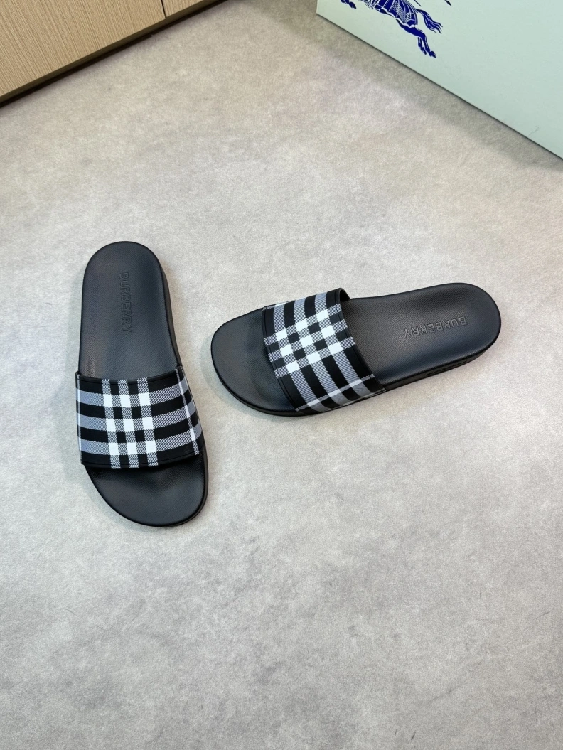 Functional Bxrbxrry Slippers 114507