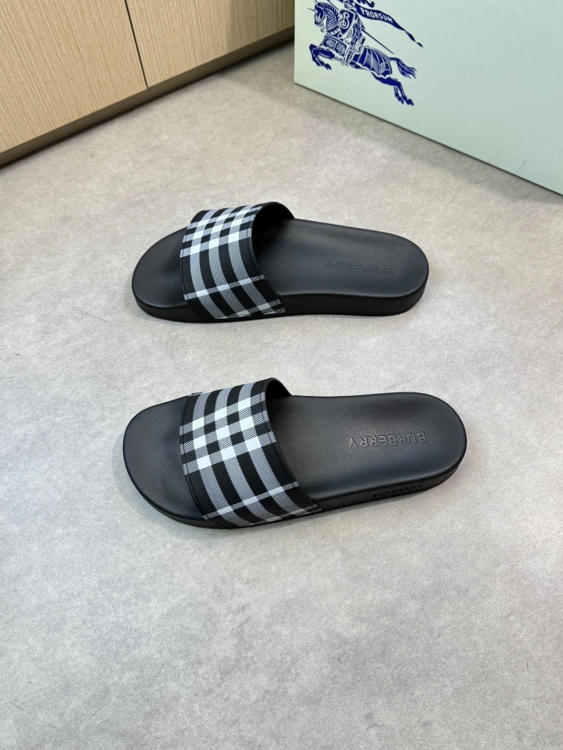 Functional Bxrbxrry Slippers 114507