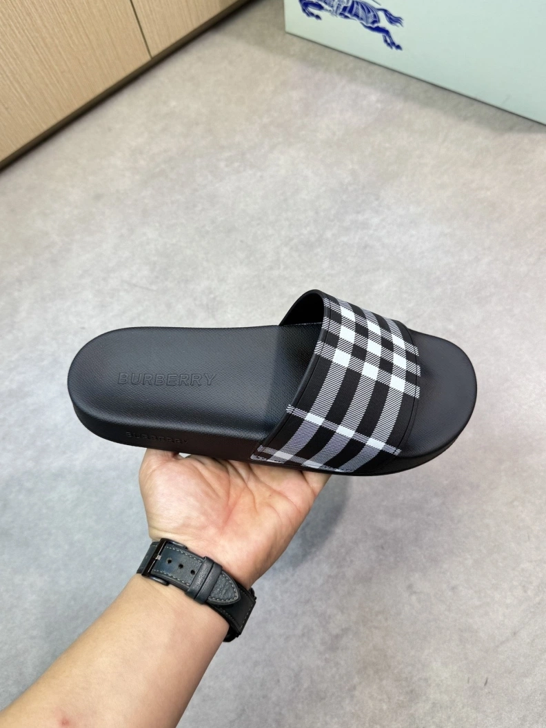 Functional Bxrbxrry Slippers 114507