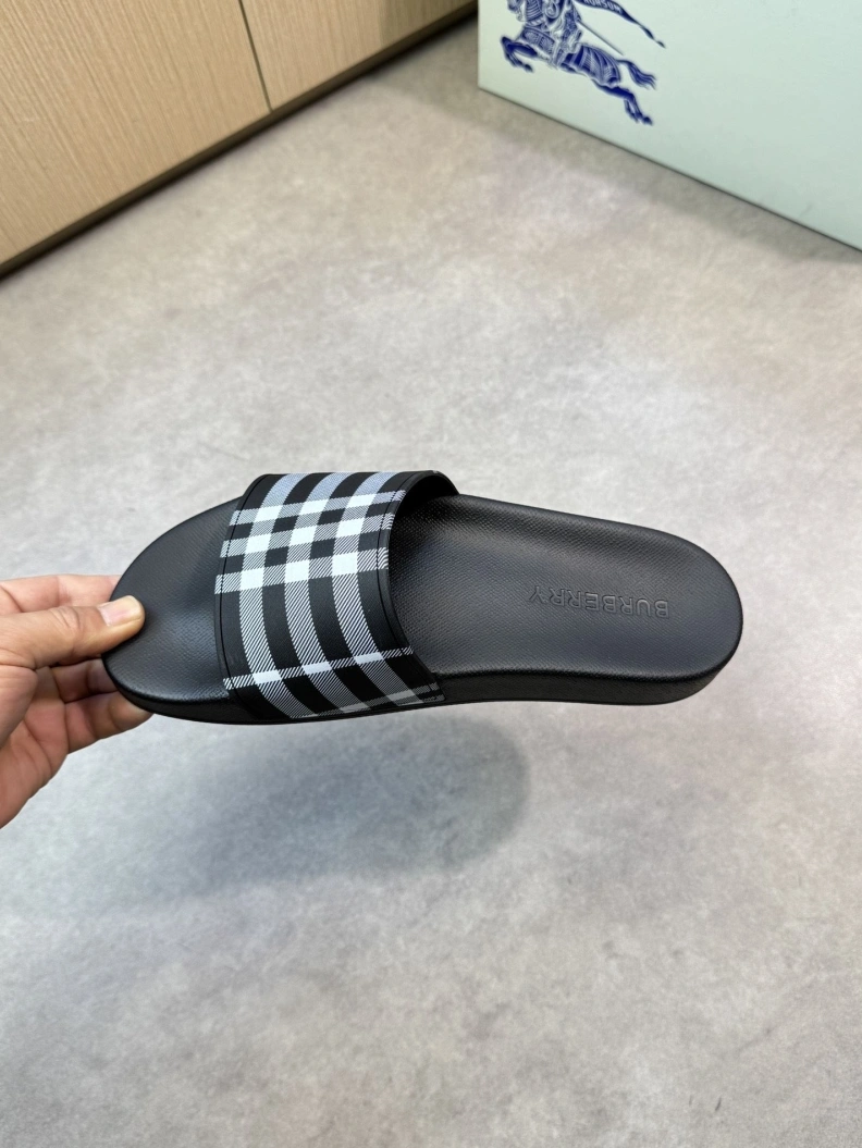 Functional Bxrbxrry Slippers 114507