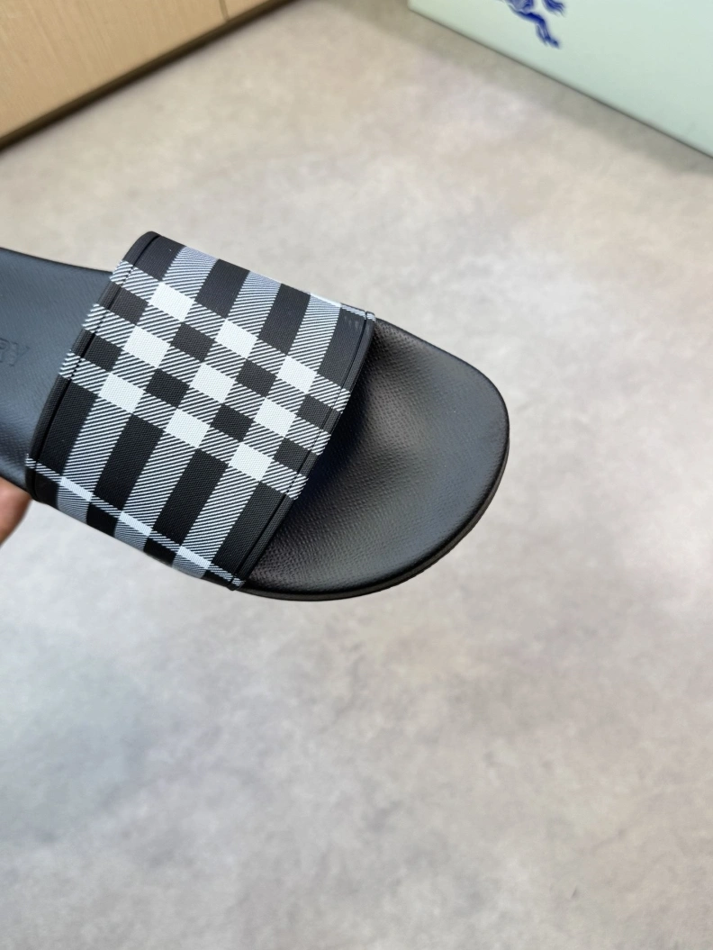 Functional Bxrbxrry Slippers 114507