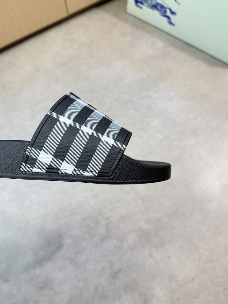 Functional Bxrbxrry Slippers 114507