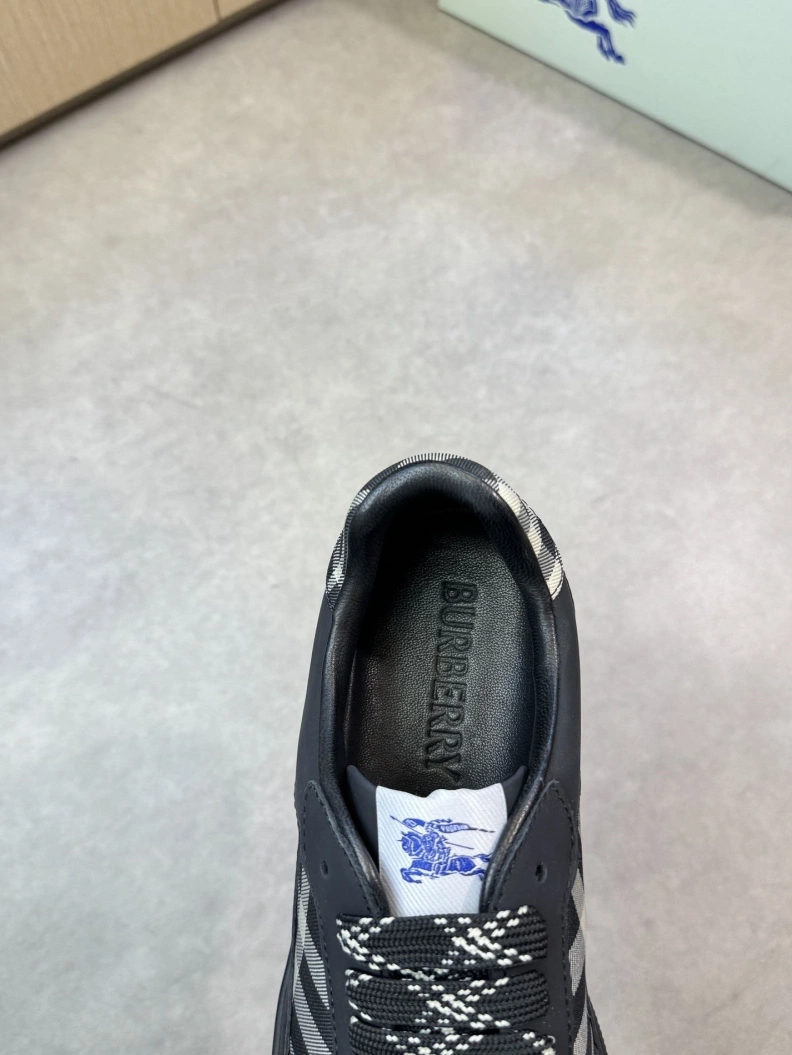 AllSeason Bxrbxrry Sneakers 114479