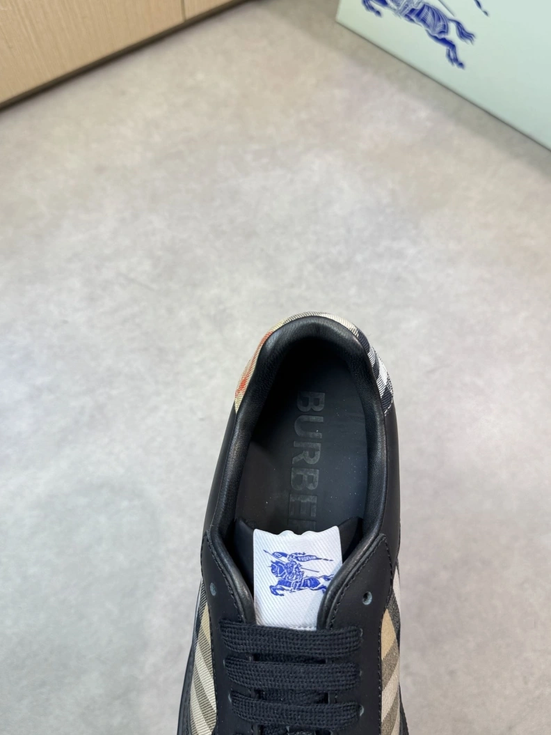 Durable Bxrbxrry Sneakers 114484