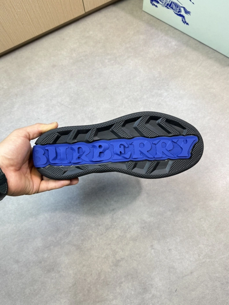 Durable Bxrbxrry Sneakers 114484