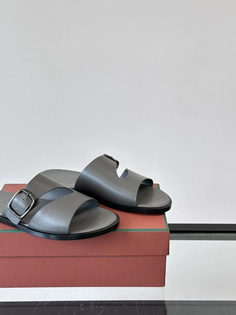 Trendsetting Othxr Slippers 209835