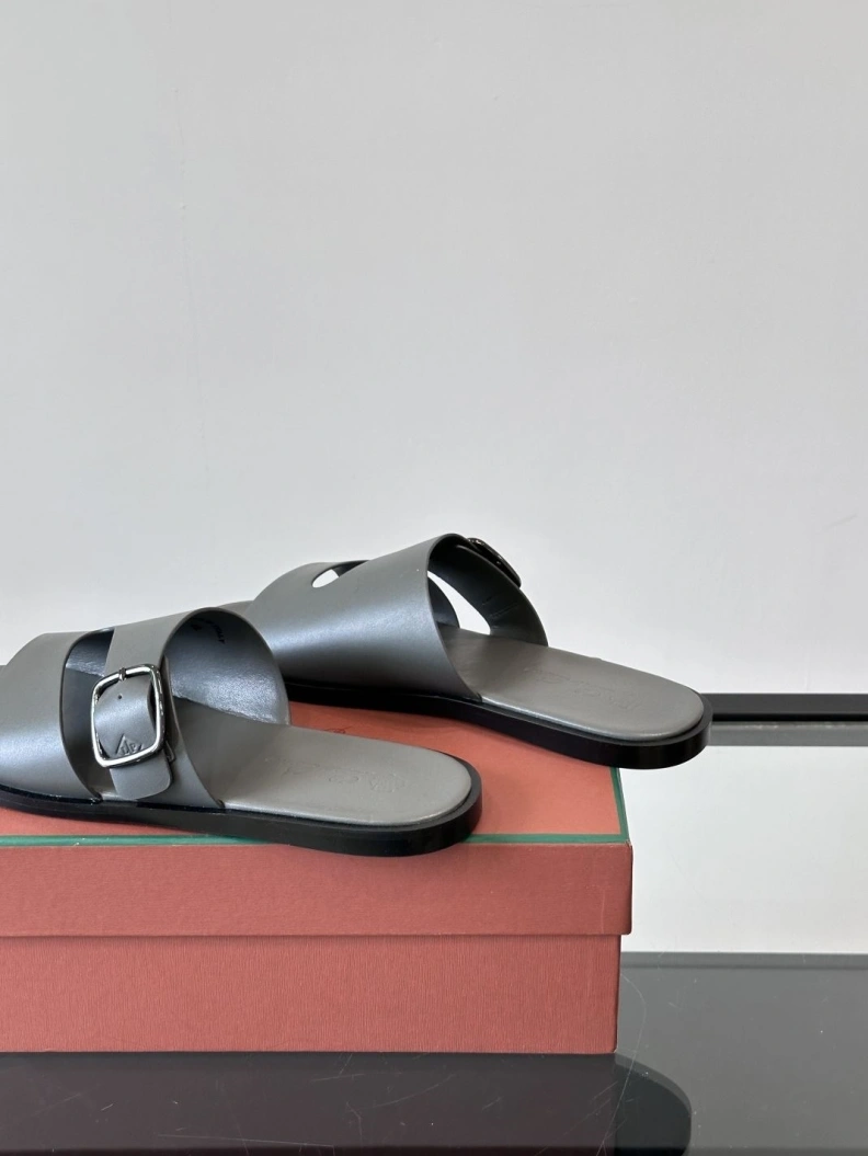 Trendsetting Othxr Slippers 209835