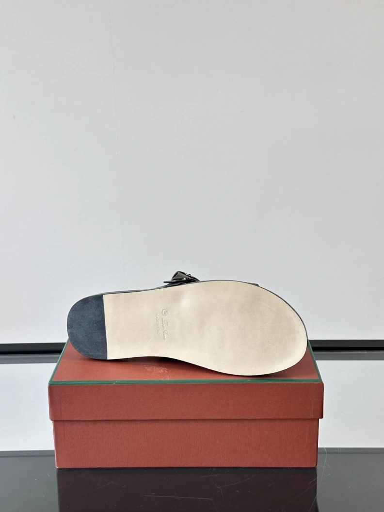 Trendsetting Othxr Slippers 209835