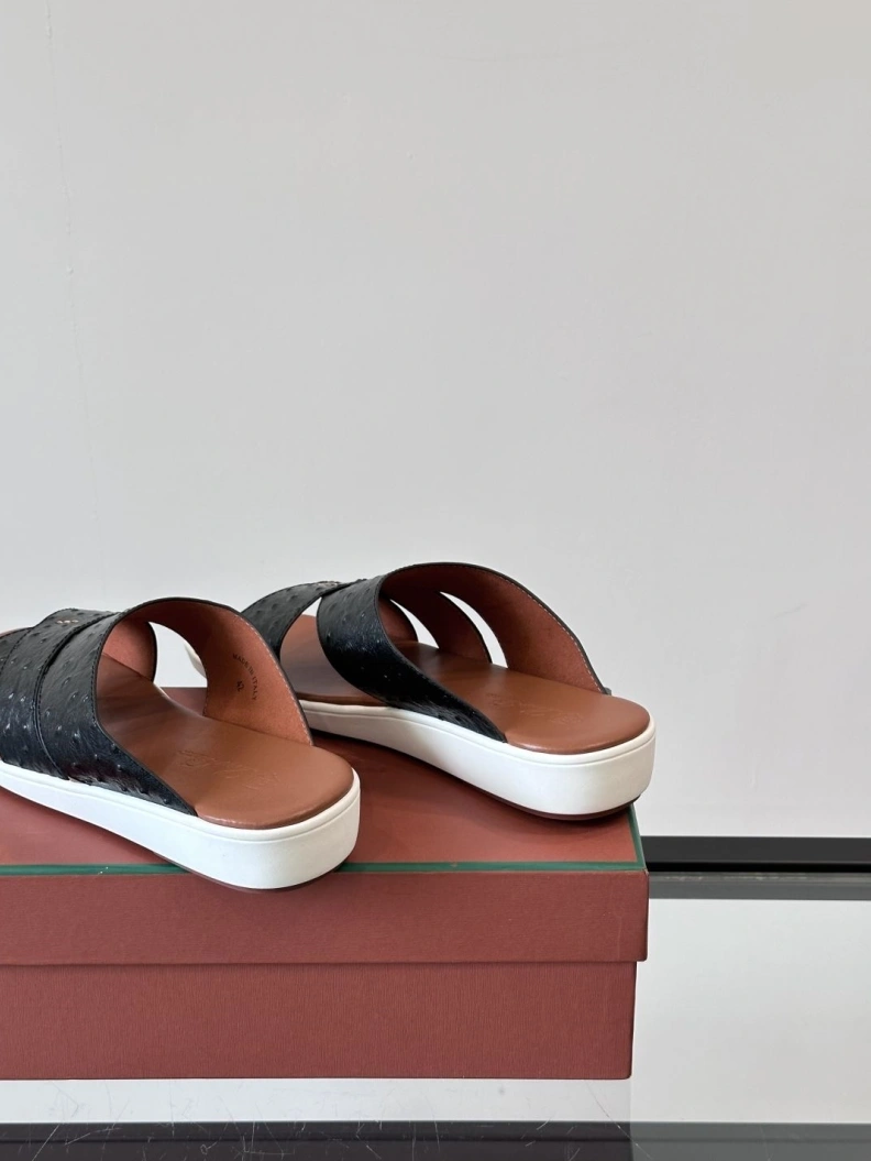 SportInspired Othxr Slippers 209820