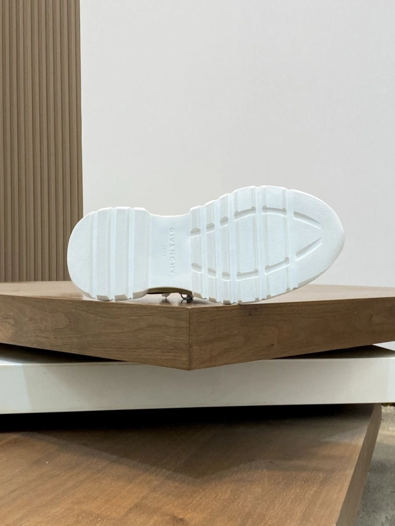 Trendy Gxvxnchy Sneakers 151987