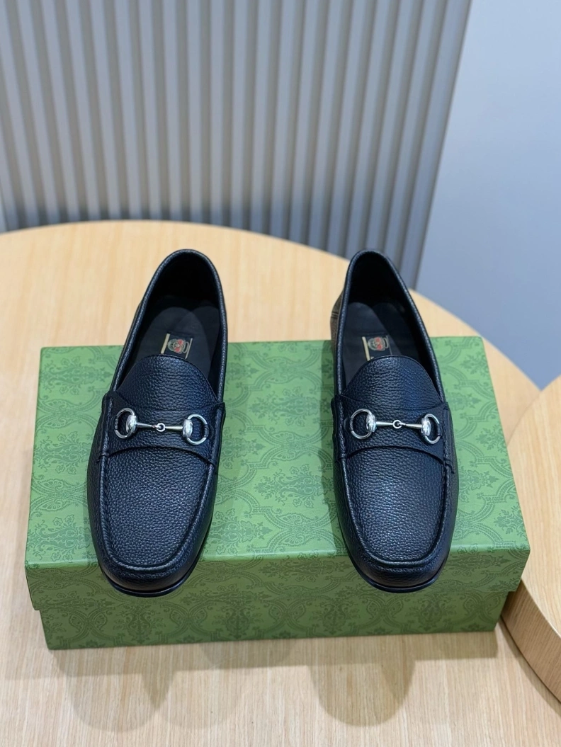 Vibrant Gxccx Leather Shoes 155400