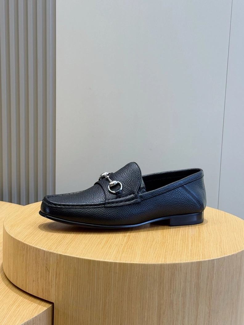 Vibrant Gxccx Leather Shoes 155400