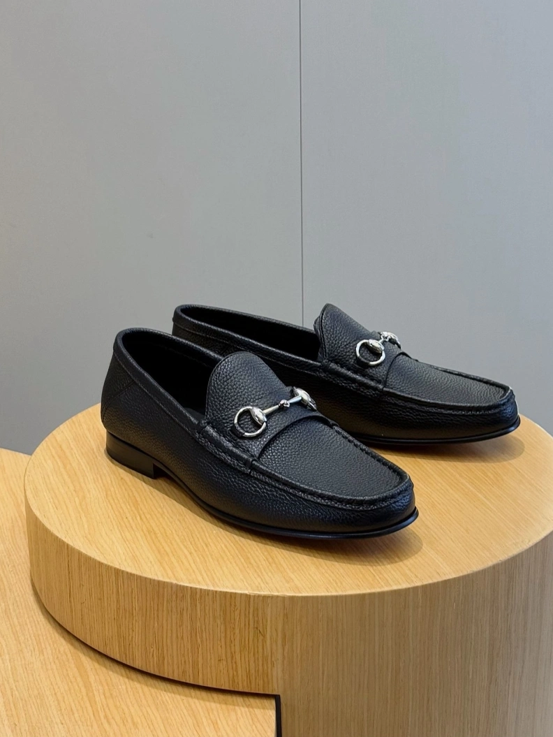 Vibrant Gxccx Leather Shoes 155400
