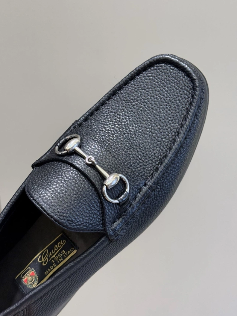 Vibrant Gxccx Leather Shoes 155400