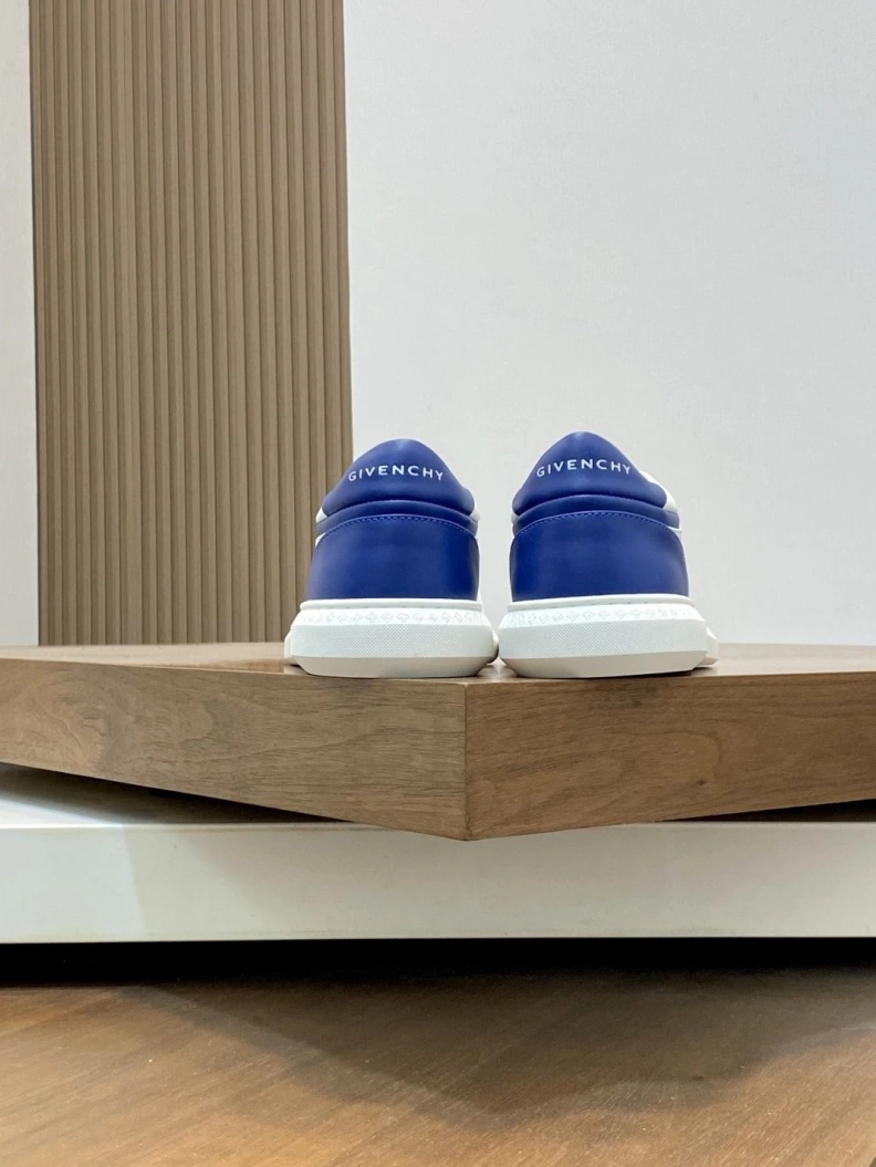 Sleek Gxvxnchy Sneakers 151968