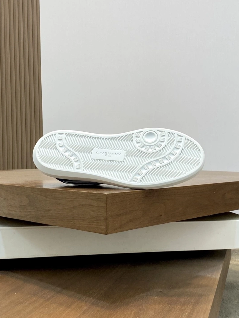 Sleek Gxvxnchy Sneakers 151968