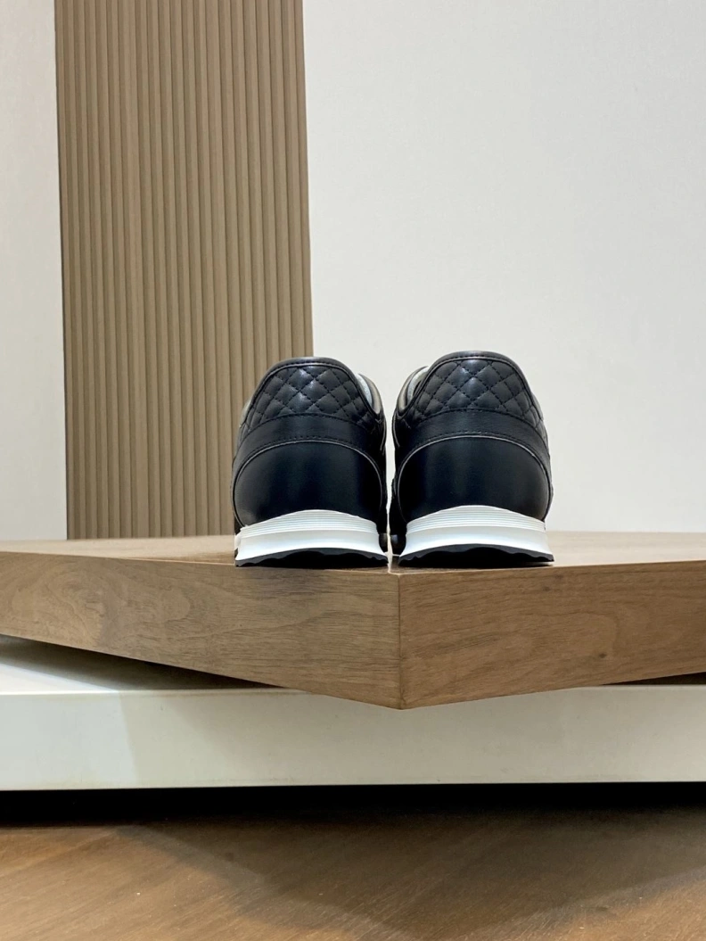 Versatile Chxnxl Sneakers 118171