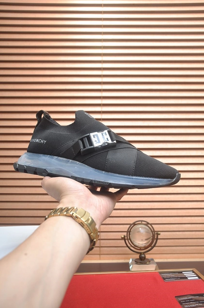 Gxvxnchy Sneakers Trendsetting 151959