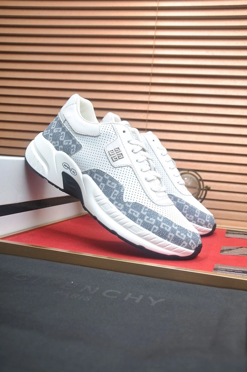 Trendsetting Gxvxnchy Sneakers 151958