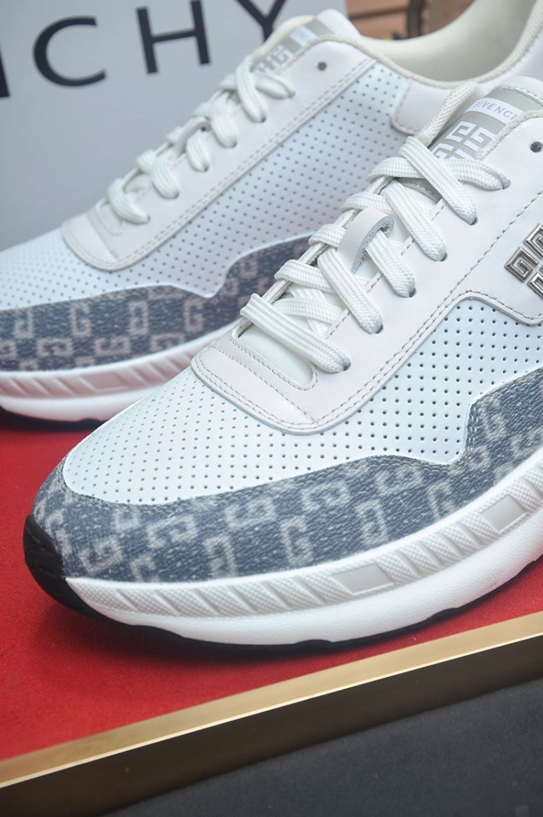 Trendsetting Gxvxnchy Sneakers 151958