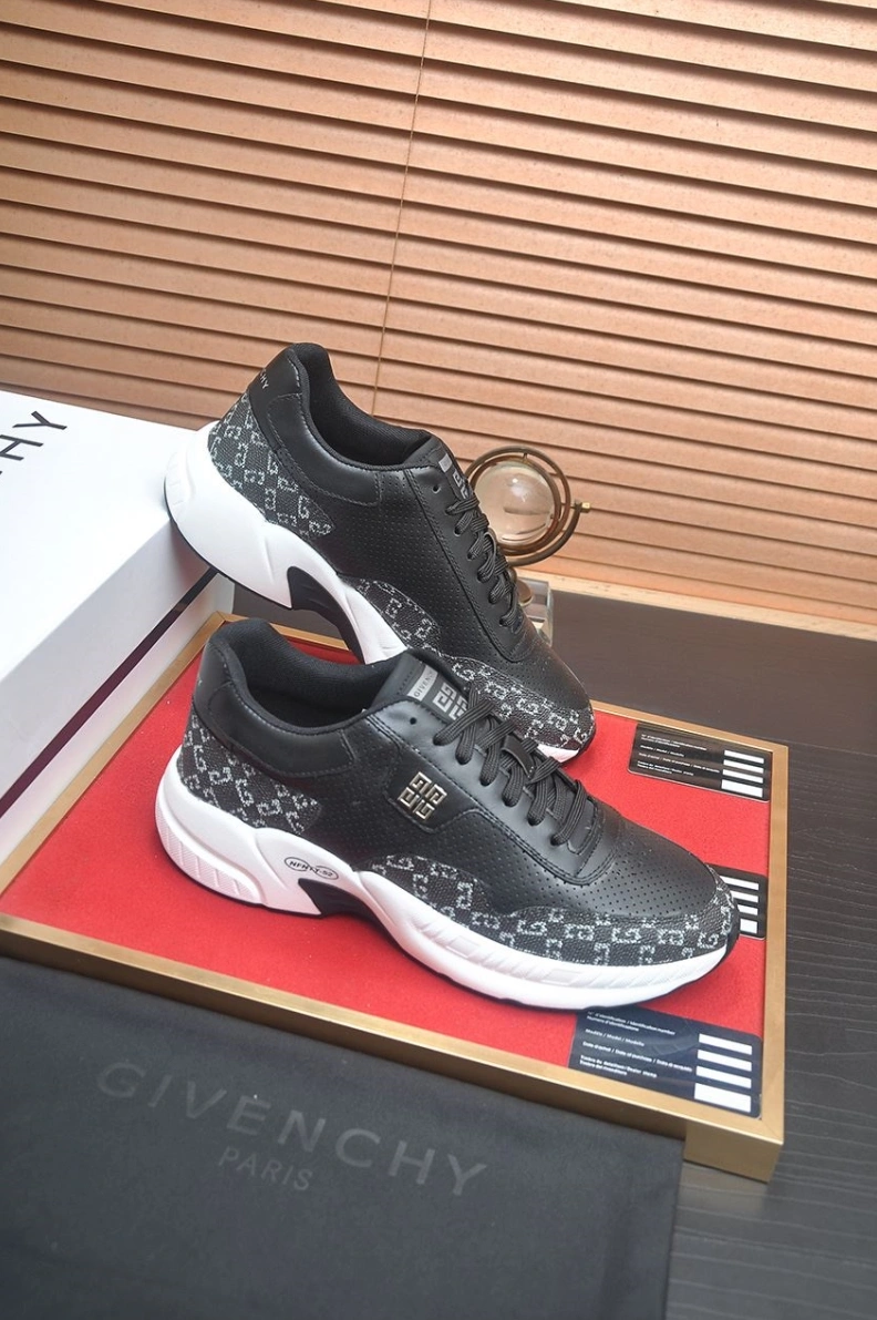 Gxvxnchy Sneakers AllSeason 151954
