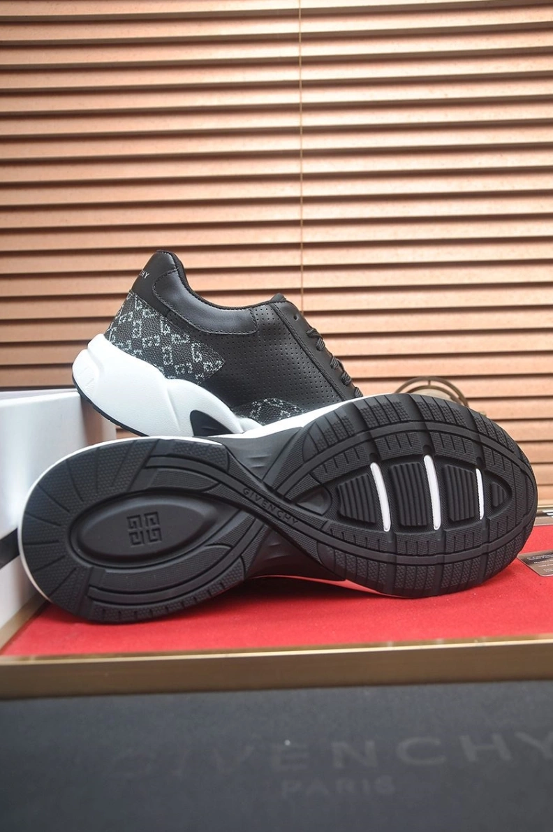 Gxvxnchy Sneakers AllSeason 151954