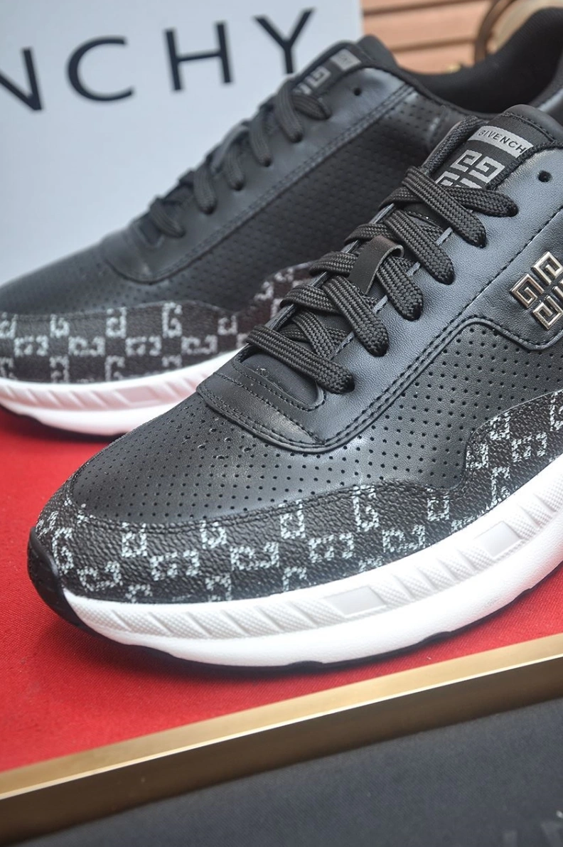 Gxvxnchy Sneakers AllSeason 151954