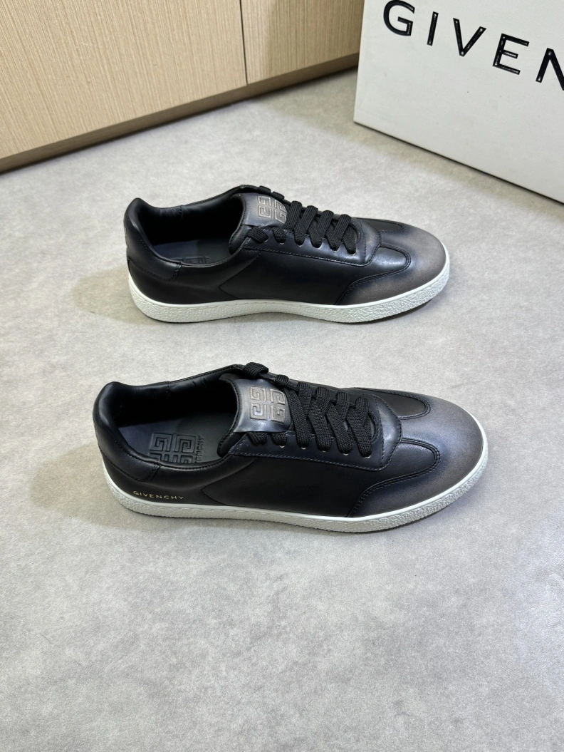 Gxvxnchy Sneakers Refined 151955
