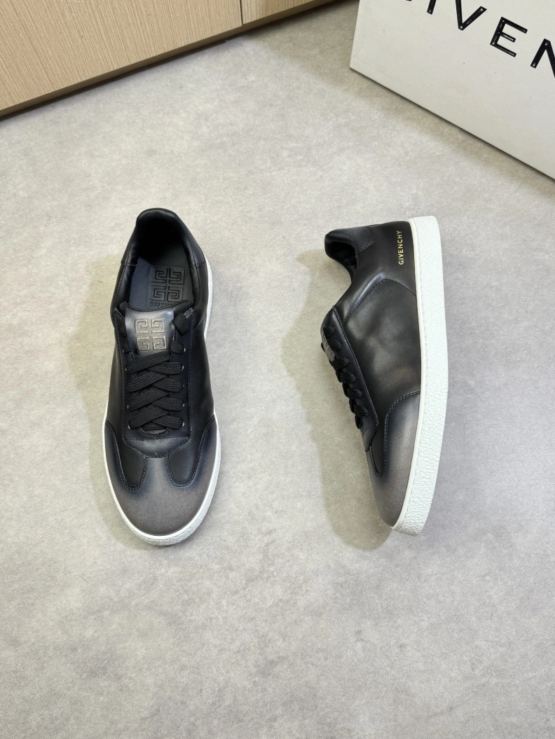 Gxvxnchy Sneakers Refined 151955