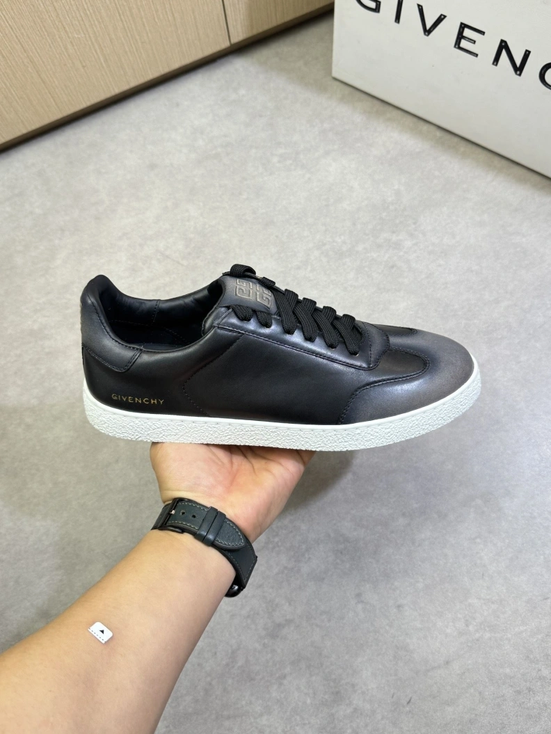 Gxvxnchy Sneakers Refined 151955